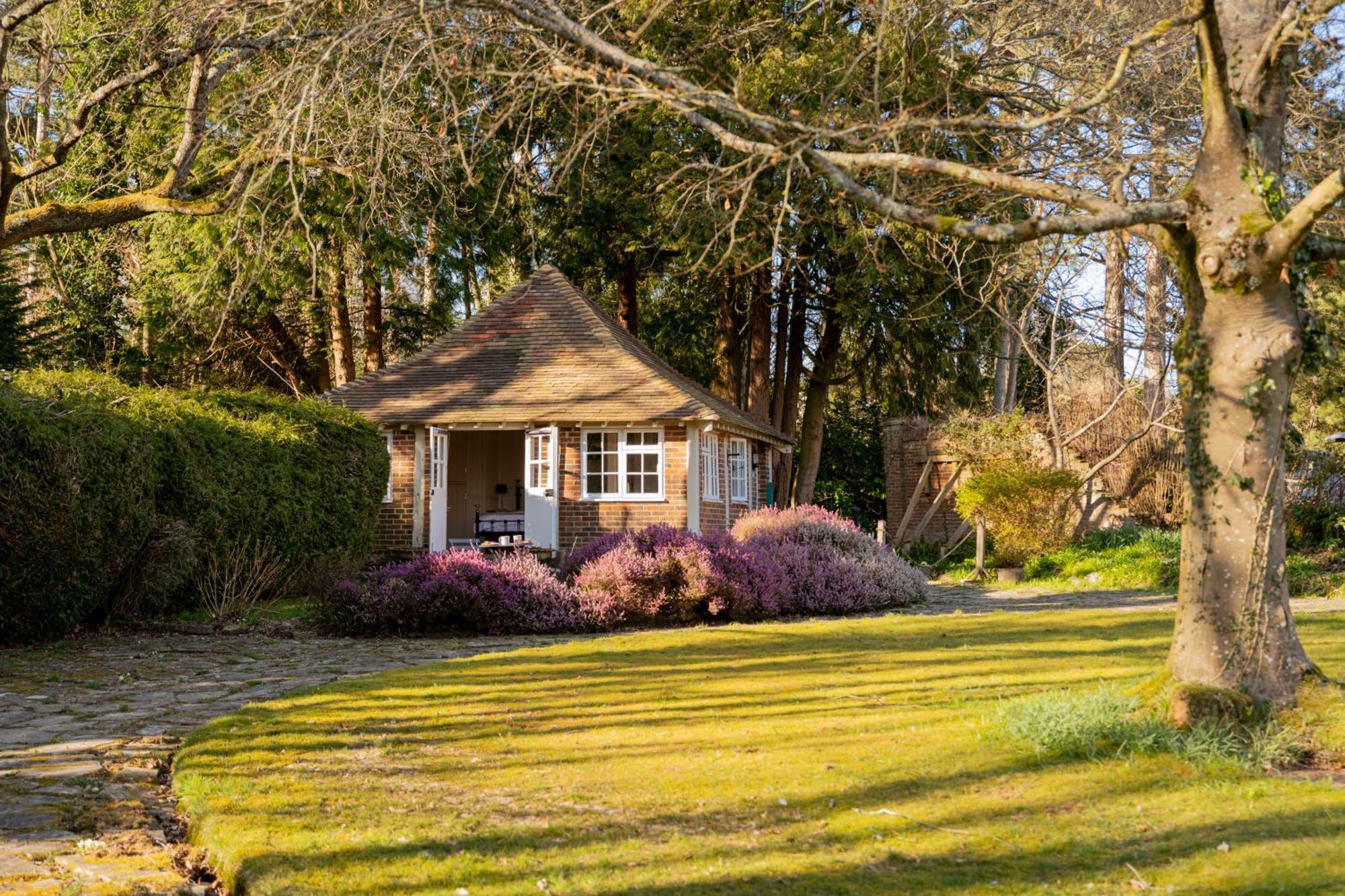 Old Mill Lodge By Huluki Sussex Stays Hurstpierpoint Exterior foto
