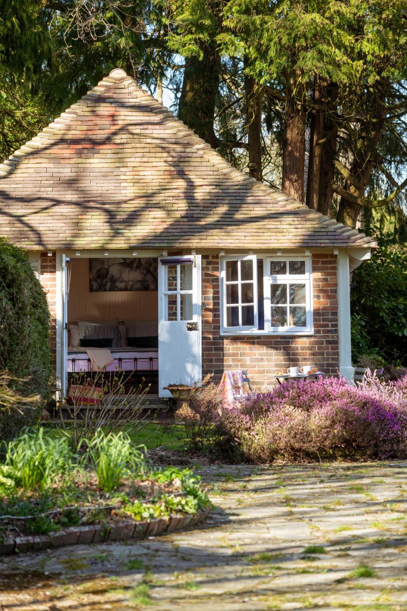 Old Mill Lodge By Huluki Sussex Stays Hurstpierpoint Exterior foto